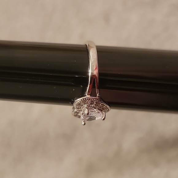 Floating Halo Heart Ring - Picture 4 of 5